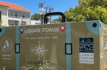 Δωρεάν πάρκινγκ αποσκευών στα Χανιά Κρήτης: Η νέα υπηρεσία που τέθηκε σε λειτουργία από τον Δήμο Χανίων για τους επισκέπτες της πόλης - Ο οικίσκος με τη μορφή «βαλίτσας»