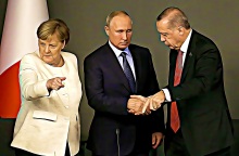 Οι σχέσεις της Άνγκελα Μέρκελ ως καγκελαρίου της Γερμανίας με τον Ρετζέπ Ταγίπ Ερντογάν και τον Βλαντιμίρ Πούτιν, και η κριτική που της ασκείται.