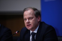 Ο υπουργός Υποδομών και Μεταφορών, Κώστας Καραμανλής
