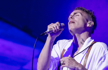 Φωτορεπορτάζ από τη συναυλία του Asaf Avidan στην Αθήνα, στο Ωδείο Ηρώδου Αττικού, την Πέμπτη 23 Σεπτεμβρίου 2022.