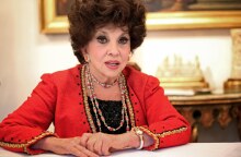 Εκλογές στην Ιταλία: Δεν εξελέγη η 95χρονη θρυλική ηθοποιός Τζίνα Λολομπριτζίτα - Ήταν υποψήφια με το κομμουνιστικό κόμμα. 