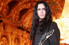 O Gus G μιλάει στην ATHENS VOICE πριν τις συναυλίες των Firewind σε Αθήνα και Θεσσαλονίκη για τη μουσική του πορεία και τις συμβουλές που του έδωσε ο Ozzy Osbourne.