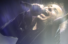 Η τελευταία συναυλία του Ronnie James Dio στην Ελλάδα, τον Ιούλιο του 2009, λίγους μήνες πριν φύγει από τη ζωή, μέσα από τις φωτογραφίες του Χρήστου Κισατζεκιάν.