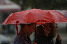 Ο καιρός αύριο, Πέμπτη 29 Σεπτεμβρίου: Βροχές και καταιγίδες στα δυτικά, παροδικές νεφώσεις σε Αθήνα και Θεσσαλονίκη – Η πρόγνωση του meteo. 