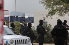 Ζωγράφου - Συμμορίες στη φοιτητική εστία στην Πολυτεχνειούπολη: Εικόνες από τη δράση των κακοποιών και διάλογοι της δόκιμης αστυνομικού στη δημοσιότητα.