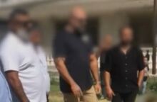 Εκπρόσωποι των οικογενειών των δύο Ρομά και ο διαμεσολαβητής κατά τη διάλυση του αρραβώνα