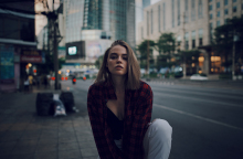 Ένα κορίτσι.