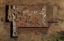 Αρχαίο ναόσχημο κτίριο που εντοπίστηκε στο Κλειδί Σαμικού Ηλείας αποδίδεται στο ιερό του Ποσειδώνα – Τι αποκαλύπτει για την περιοχή η ανασκαφική έρευνα.