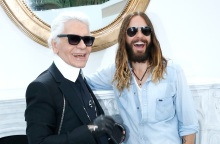 Ο βραβευμένος με Όσκαρ Τζάρεντ Λέτο θα υποδυθεί τον Καρλ Λάγκερφελντ, σε μια ταινία για τη ζωή του σχεδιαστή μόδας και καλλιτεχνικού διευθυντή του οίκου Chanel.