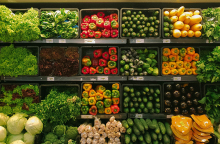 Προϊόντα σε ράφια σούπερ μάρκετ