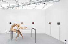 Από την εγκατάσταση της Μαρίνας Ξενοφώντος στο Frieze Fair 2022