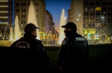 21χρονη υποστηρίζει ότι κακοποιήθηκε σεξουαλικά από δύο αστυνομικούς στο Αστυνομικό Τμήμα Ομόνοιας - Η Υπηρεσία Εσωτερικών Υποθέσεων ερευνά την καταγγελία.