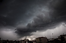 Συννεφιά και σκοτεινός ουρανός