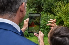 Seeing the Invisible: Μια μοναδική έκθεση του Δήμου Αθηναίων - O Εθνικός Κήπος γεμίζει με τέχνη που δημιουργήθηκε με τεχνολογία επαυξημένης πραγματικότητας.