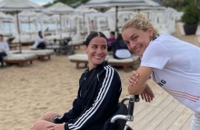 Η ηθοποιός Γιούλικα Σκαφιδά θα τρέξει στον Αυθεντικό Μαραθώνιο της Αθήνας παρέα με τη φίλη της Ποθητή, η οποία θα συμμετάσχει στον αγώνα με αμαξίδιο.