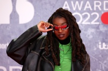 Little Simz: Η 28χρονη Βρετανίδα ράπερ και ηθοποιός κέρδισε το βραβείο Mercury 2022, για το τέταρτο άλμπουμ της, «Sometimes I Might Be Introvert». 