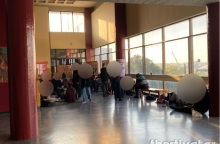 Φοιτητές έξω από τη Νομική στηρίζουν την κατάληψη 