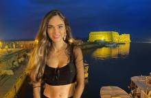 Το μοντέλο Ελίζαμπεθ Μπερτ από τις ΗΠΑ έπεσε από τα σύννεφα διαπιστώνοντας πόσους Έλληνες έχει στην Κρήτη – Γκάφα ή τρολάρισμα;, διερωτώνται τα social media.