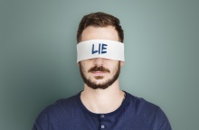 Πώς η γλώσσα του σώματος υποδεικνύει αν είμαστε ειλικρινείς