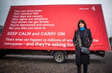 Το «κίνημα της εμμηνόπαυσης», οι αντιδράσεις στη Βρετανία και τα ξεπερασμένα στερεότυπα για το τι σημαίνει να είσαι γυναίκα.