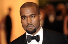 Ο Κάνιε Γουέστ φέρεται να μην είναι πλέον δισεκατομμυριούχος - Οι μεγάλες πολυεθνικές εταιρείες διέκοψαν τους δεσμούς τους μετά τη σειρά αντισημιτικών σχολίων. 