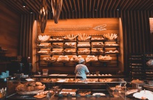 28η Οκτωβρίου: Πώς πληρώνεται η υποχρεωτική αργία - Τι προβλέπει η νομοθεσία για τους απασχολούμενους την ημέρα της επετείου του ΟΧΙ. 