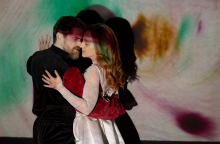 Δημήτρης Λάλος και Έλενα Μαυρίδου στην παράσταση «Άλκηστις» στο θέατρο Χώρος