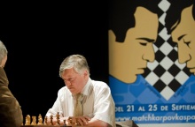 Ο πρώην παγκόσμιος πρωταθλητής στο σκάκι Ανατόλι Κάρποφ νοσηλεύεται σε σοβαρή κατάσταση – βρέθηκε αναίσθητος κοντά στη ρωσική Δούμα.