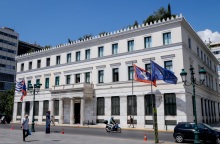 Μειώνονται κατά 5% από τον Ιανουάριο τα δημοτικά τέλη των νοικοκυριών και των επιχειρήσεων του Δήμου της Αθήνας - Η εισήγηση του Κώστα Μπακογιάννη.