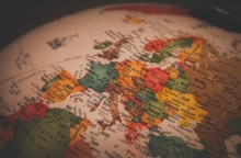 Οι γεωπολιτικές εξελίξεις στο επίκεντρο διαδικτυακής συζήτησης του ΚΕΕΠ, με θέμα «Κίνδυνοι και Προκλήσεις από τον Κλονισμό της Πολιτικής και της Δημοκρατίας».