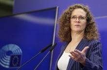 Επιτροπή PEGA: Κριτικάρει τη συμπεριφορά της εισηγήτριας Σοφί Ιν'τ Βελντ ο συντονιστής του Ευρωπαϊκού Λαϊκού Κόμματος - Δεν αποτελούν κοινή άποψη οι θέσεις της.