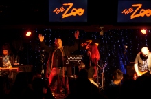 Ο Γιώργος Φλωράκης γράφει για το ιστορικό γκρουπ της Αθήνας, Yeah! με αφορμή τα νέα τραγούδια και το live τους στο Fuzz, το Σάββατο 12 Νοεμβρίου