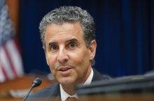 Στο Μέριλαντ, ο Τζον Σαρμπάνης επανεξελέγη για μια ακόμη χρονιά στα έδρανα του Κογκρέσου