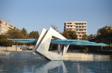 Ένα νέο γλυπτό κοσμεί τη Νέα Παραλία της Θεσσαλονίκης - Ο «Θαλασσινός Ορίζοντας» του Γιώργου Τσάρα τοποθετήθηκε στον Κήπο των Γλυπτών.