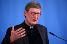 Ο αρχιεπίσκοπος της Κολωνίας, Καρδινάλιος Βέλκι