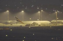 Επιβάτης της πτήσης της Emirates: «Ανησυχήσαμε για την τρελή πορεία του αεροπλάνου»