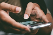 Διαδικτυακές απάτες και ηλεκτρονικό έγκλημα: Ξεπερνά τα 400 εκατ. ευρώ ετησίως η ζημία στην Ελλάδα - Τα στοιχεία του Διεθνούς Ινστιτούτου Κυβερνοασφάλειας.