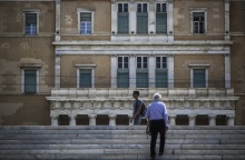 Περαστικοί στη Βουλή