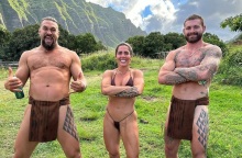 Τζέισον Μομόα: Ο 43χρονος σταρ του Χόλιγουντ δημοσίευσε στο Instagram νέα αποκαλυπτικά στιγμιότυπα με παραδοσιακή περιβολή της Χαβάης. 