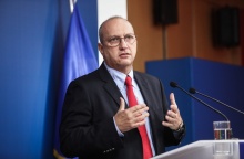 Ο κυβερνητικός εκπρόσωπος, Γιάννης Οικονόμου