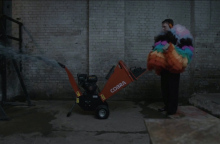 Βρετανός ακτιβιστής καταστρέφει χιλιάρες λίρες κατά την έναρξη του Μουντιάλ 2022