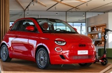 Το μοντέλο Fiat 500eRED.