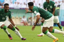 Οι παίκτες της Σαουδικής Αραβίας πανηγυρίζουν το δεύτερο γκολ κόντρα στην Αργεντινή