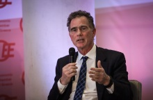 «Παράδειγμα έξυπνης οικονομικής πολιτικής» χαρακτηρίζει σε άρθρο του ο Νίκος Παπανδρέου το Καλάθι του νοικοκυριού - H ανάλυση με αγοραστικούς όρους.