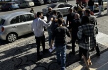 Η 45χρονη οικιακή βοηθός οδηγείται στις φυλακές της Ρόδου