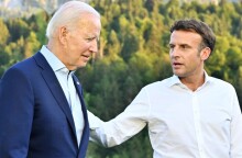 Ο πρόεδρος των ΗΠΑ, Τζο Μπάιντεν και ο Γάλλος ομόλογός του, Εμανουέλ Μακρόν