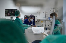 Η μελέτη για το ιατρικό κόστος της πανδημίας του κορωνοϊού στην Ελλάδα τη διετία 2020-2021 που υπογράφουν οι πανεπιστημιακοί Κώστας Αθανασάκης, Νίκος Νομικός, Ηλίας Κυριόπουλος και Κυριάκος Σουλιώτης.