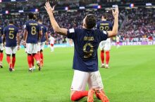 Ο Ολιβιέ Ζιρού πανηγυρίζει το γκολ του κόντρα στην Πολωνία