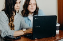 Η Λι Γιανγκ-χι γίνεται η πρώτη γυναίκα πρόεδρος της Samsung - Ανοίγει η διοίκηση του νοτιοκορεατικού κολοσσού σε μέλη εκτός της ιδρυτικής οικογένειας. 