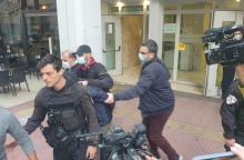 Γυναικοκτονία στον Πειραιά: Ο κατηγορούμενος οδηγείται στις φυλακές